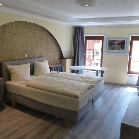 Hotel Am Markt Саарбург Экстерьер фото